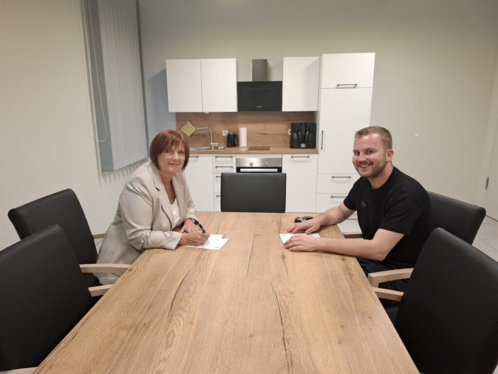 Bei einem Vorbereitungsgespräch tauschten sich Quartiersmanagerin Petra Brenner und der Eslarner Catering-Unternehmer Matthias Rupprecht über die konkrete Umsetzung aus.
